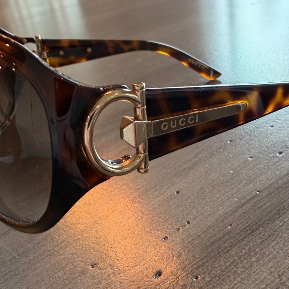 Gucci Authentic Like New Sunglasses - Picture 2 of 7